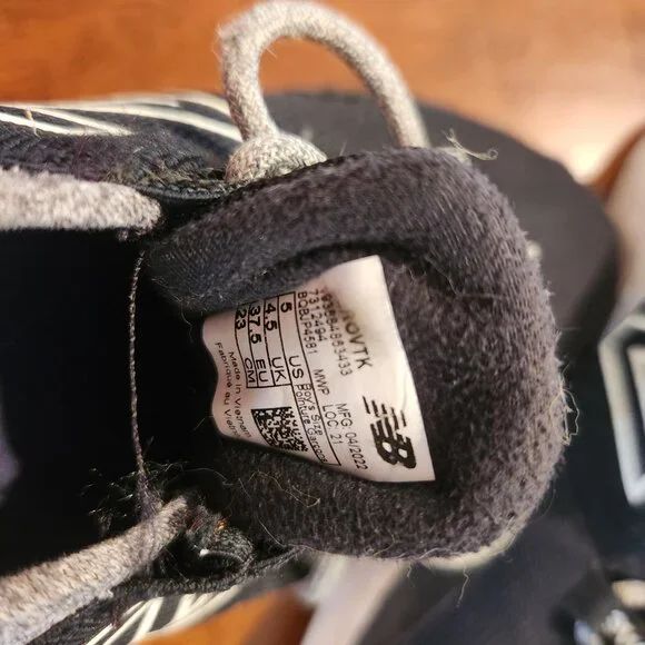 Sz 5 Boys New Balance- GUC - Picture 4 of 4